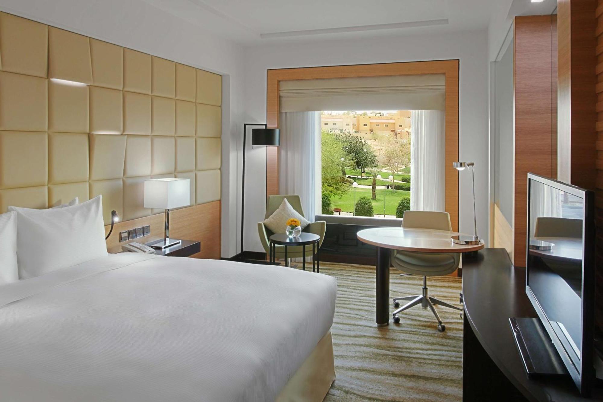 Doubletree By Hilton Hotel Riyadh - Al Muroj Business Gate Kültér fotó
