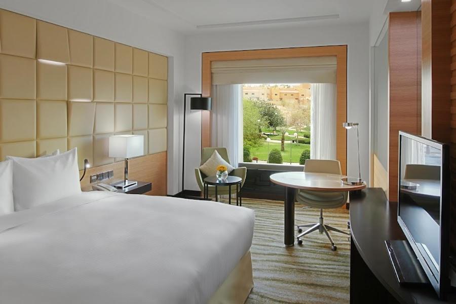 Doubletree By Hilton Hotel Riyadh - Al Muroj Business Gate Kültér fotó