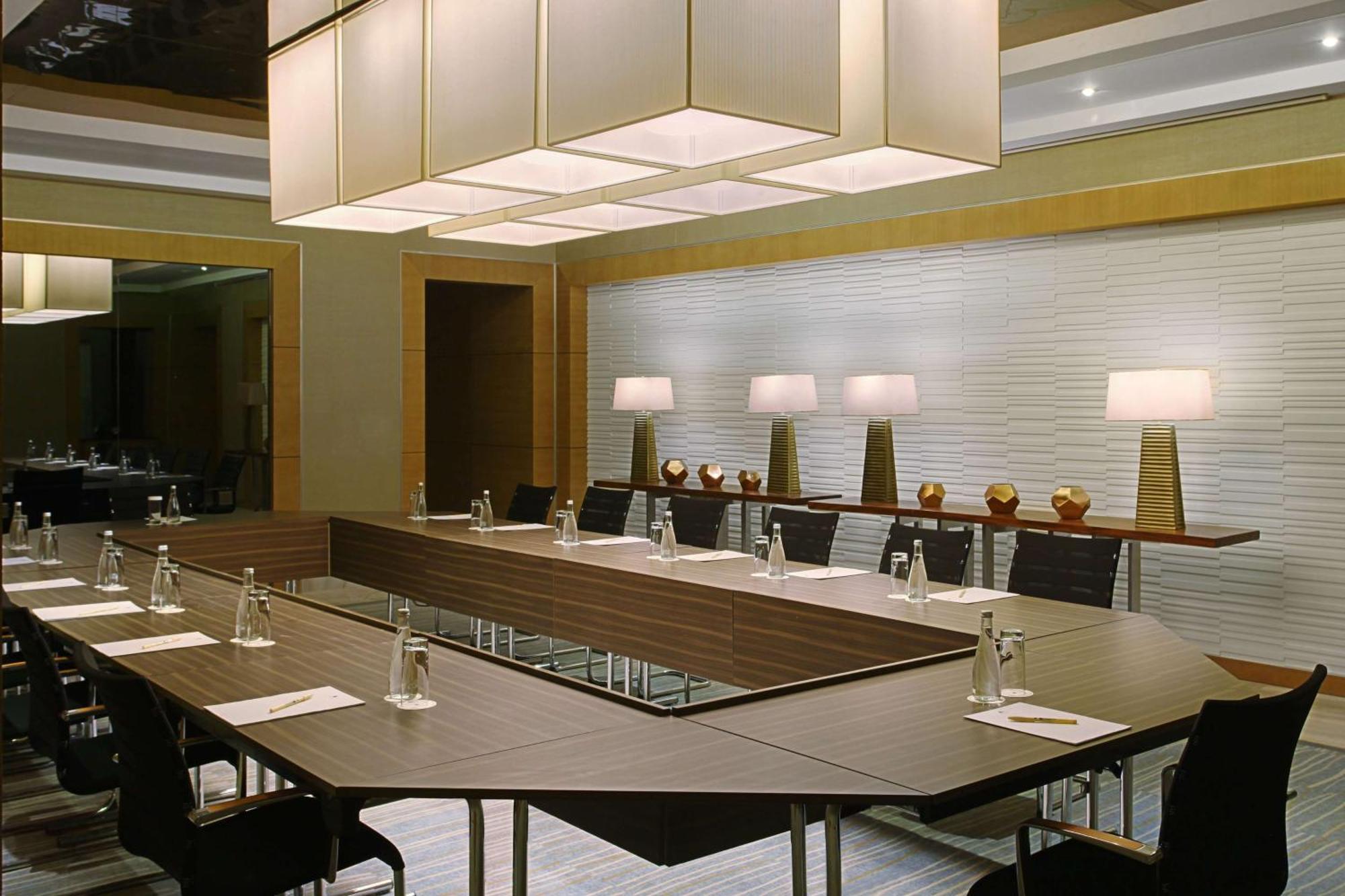 Doubletree By Hilton Hotel Riyadh - Al Muroj Business Gate Kültér fotó