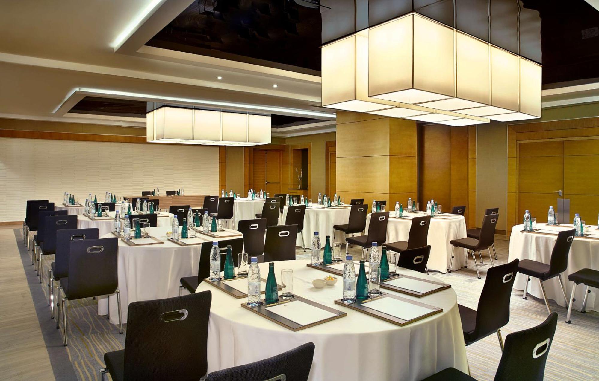 Doubletree By Hilton Hotel Riyadh - Al Muroj Business Gate Kültér fotó