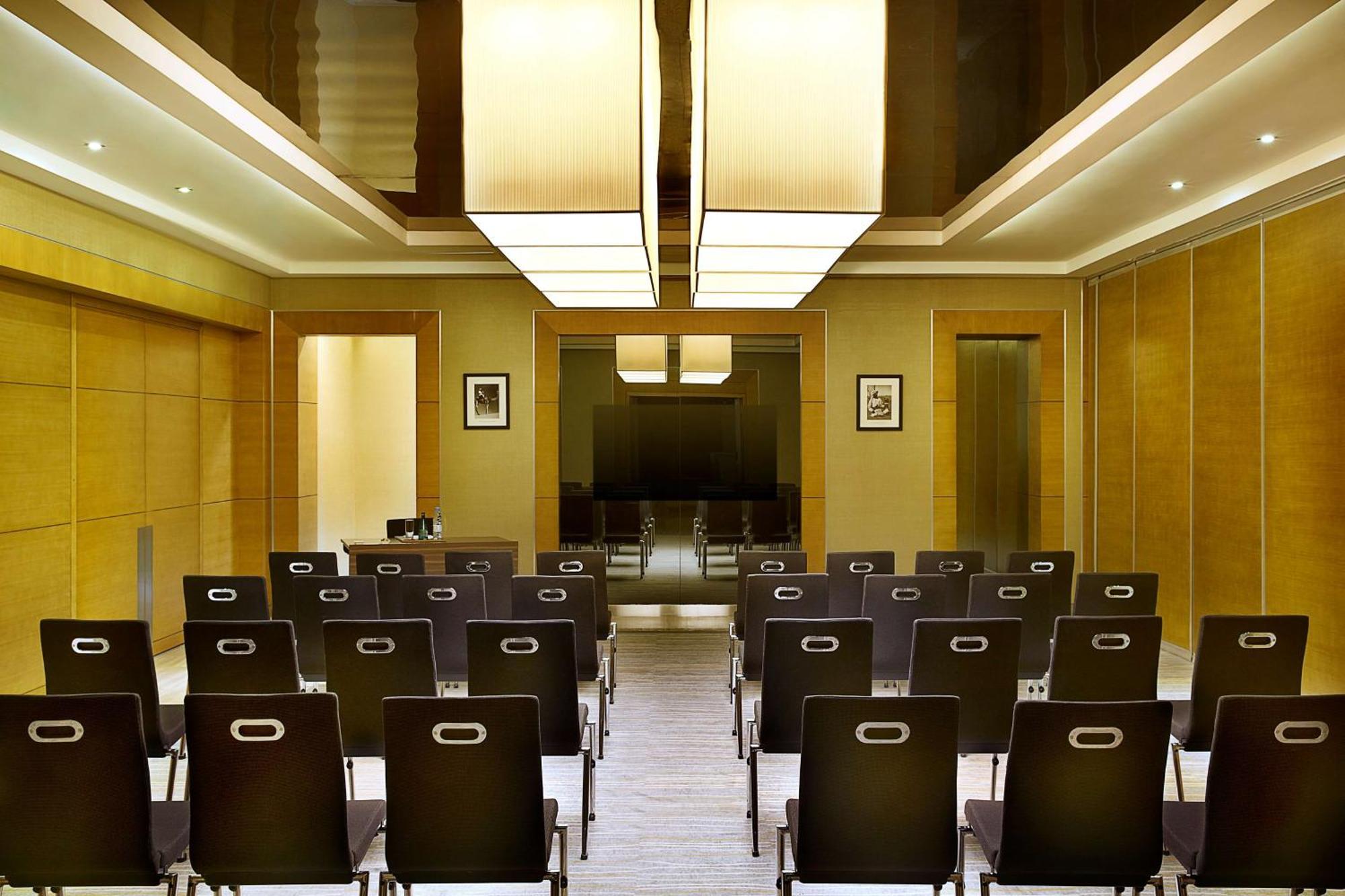 Doubletree By Hilton Hotel Riyadh - Al Muroj Business Gate Kültér fotó