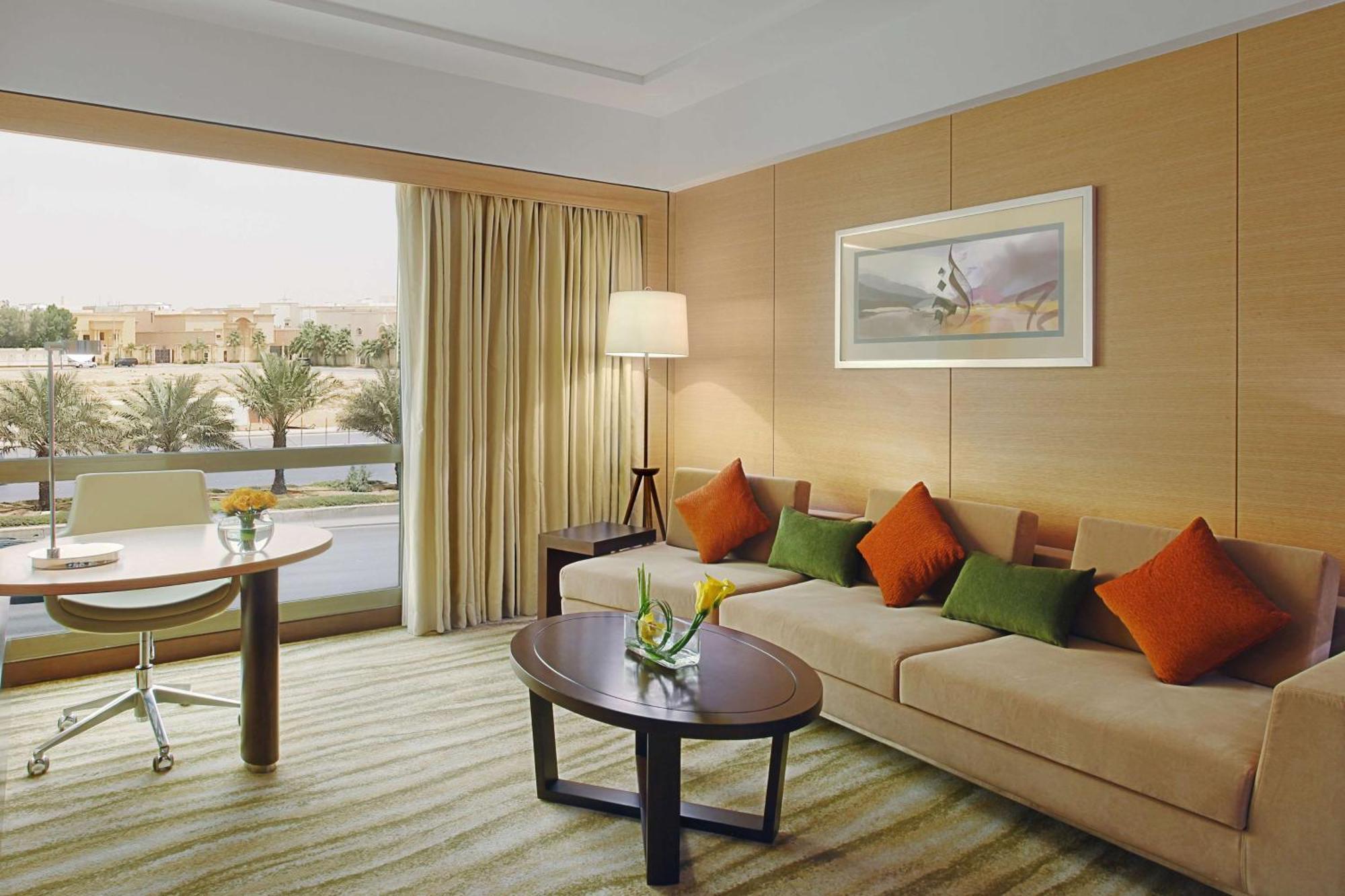 Doubletree By Hilton Hotel Riyadh - Al Muroj Business Gate Kültér fotó