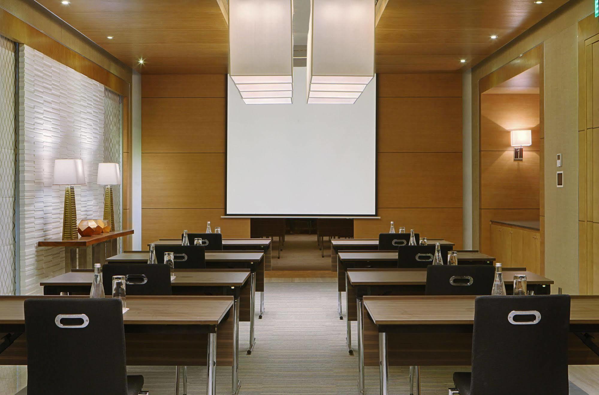 Doubletree By Hilton Hotel Riyadh - Al Muroj Business Gate Kültér fotó